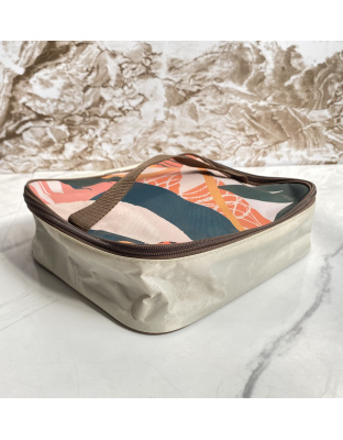Cosmetiquera con Estampado Tropical