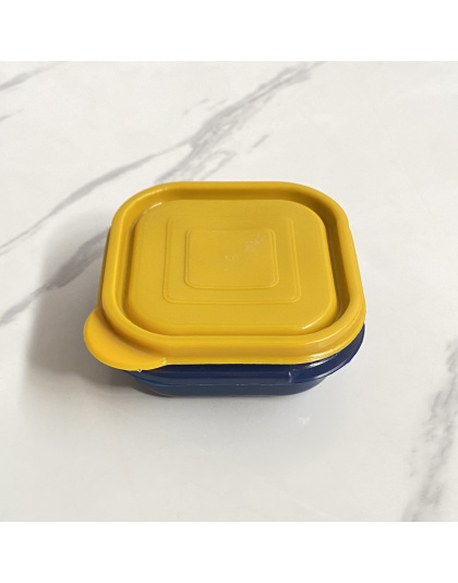 Mini lonchera color azul de tapa amarilla