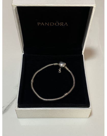 Pulsera Pandora con broche de corazón grabado Forever Love Talla 17
