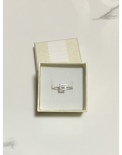 Anillo delgado de cuadro con perlas blancas Talla 8 Plata925