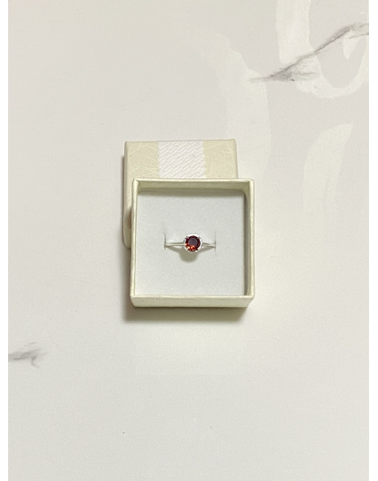 Anillo delgado con perla roja Talla 7 Plata925