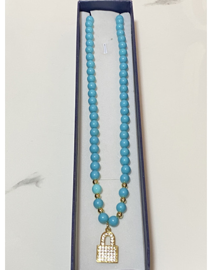 Gargantilla color turquesa con dije de candado Artesanal
