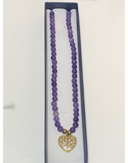 Gargantilla color morado con dije de corazón y árbol Artesanal