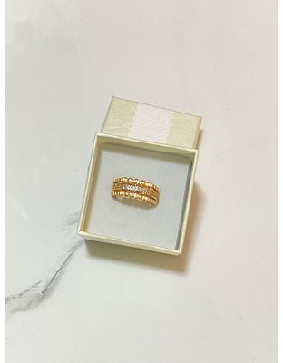 Anillo con diseño de diamantes en medio Talla 7  Xuping