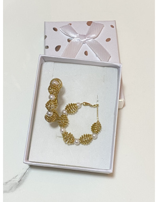 Argollas doradas con perlas blancas Acero inoxidable