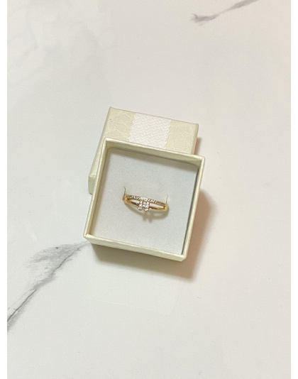 Anillo con diseño de H en medio, Xuping